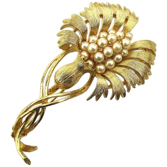 Lisner Jewelry Jewelry - STUNNING Vintage LISNER Flower Brooch, Faux Pearls in Gilt Leaves, 3”x 1.5”